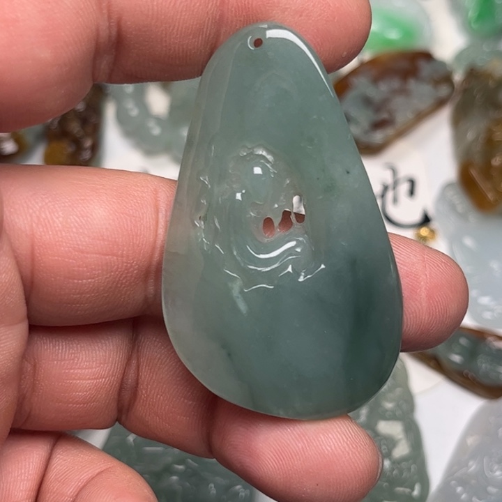 翡翠未镶嵌颈饰悟道