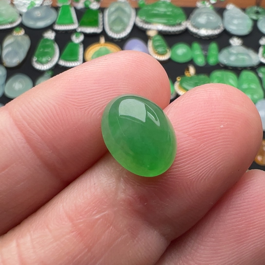 翡翠颈饰未镶嵌蛋面11.8