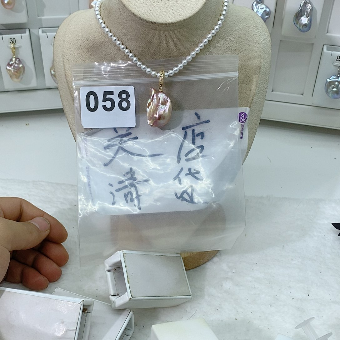 淡水珍珠颈饰合金