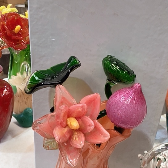 琉璃花瓶高45厘米宽9厘米