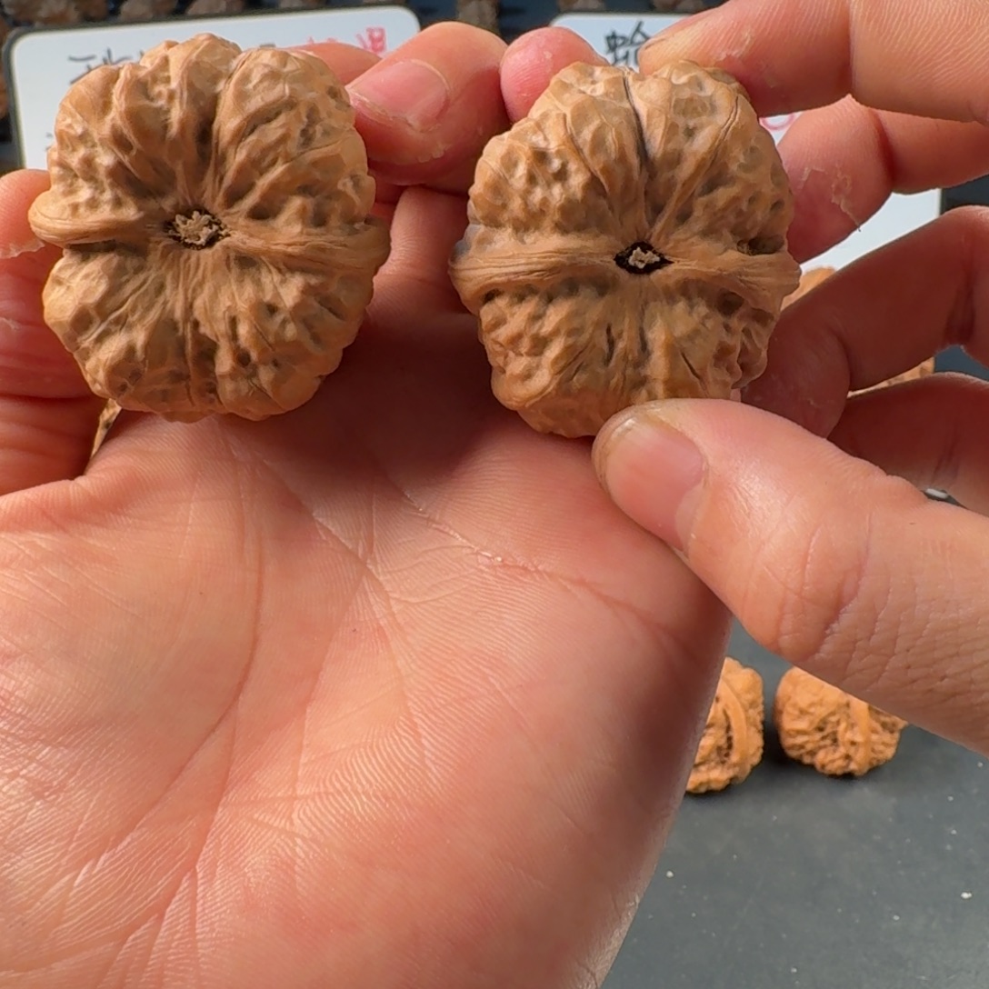 博***文吊坠文玩核桃蛤蟆的眼睛是真的好看啊我的