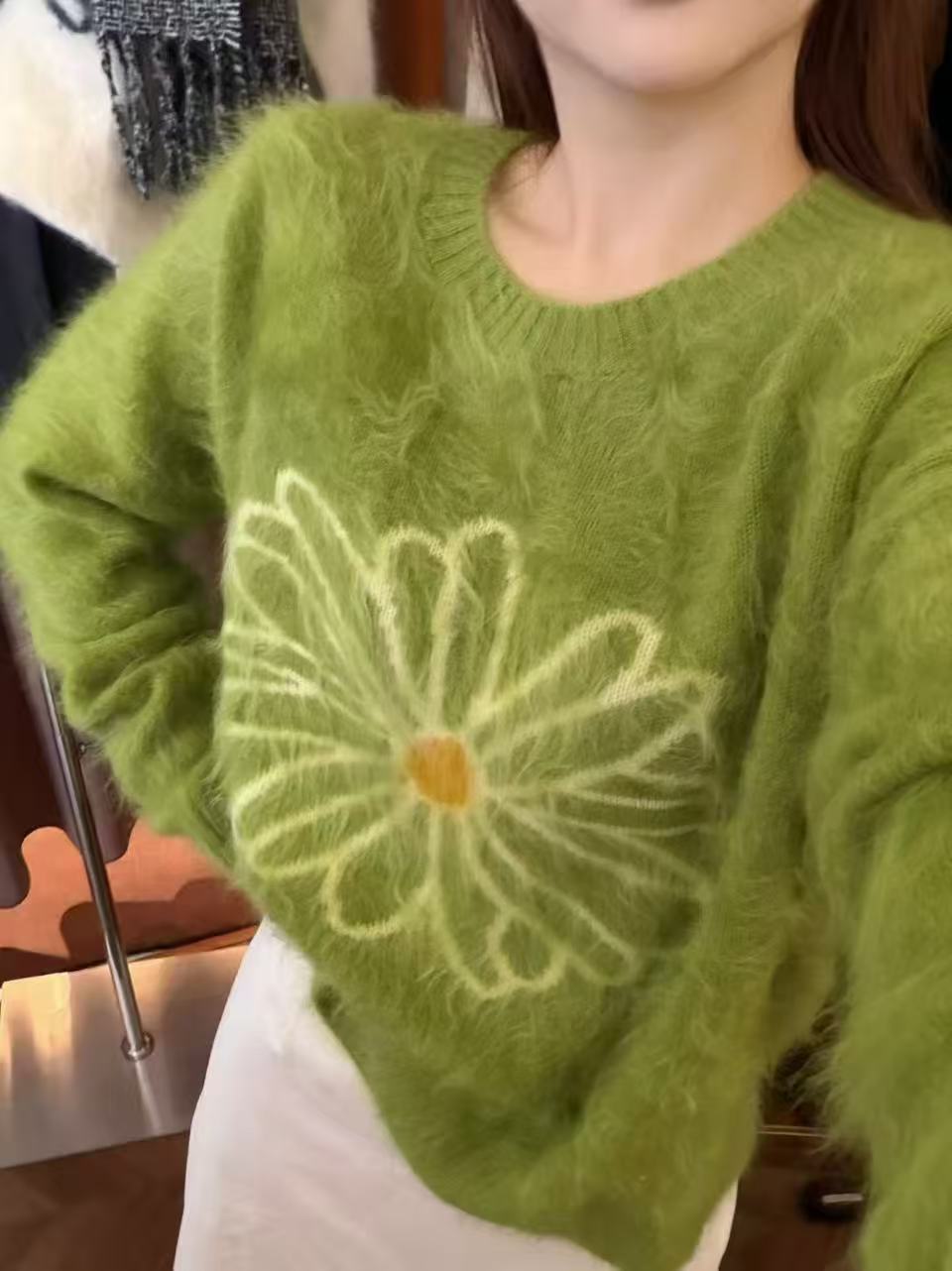 T1069 绿色小雏菊 显白！显白！韩系毛绒质感针织套头毛衣女