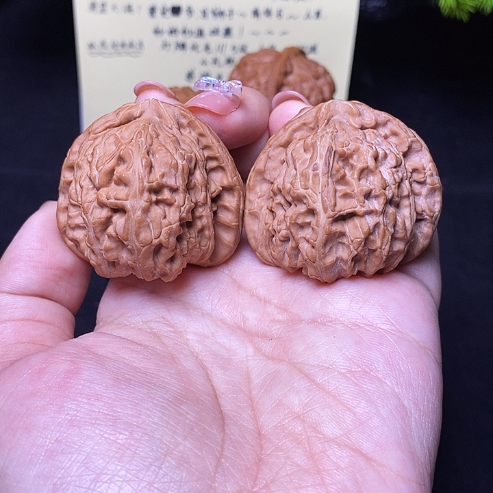 核桃把件41全品三角白微瑕