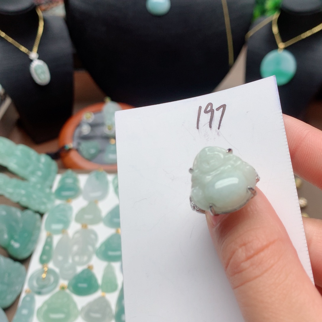 翡翠颈饰合金吊坠