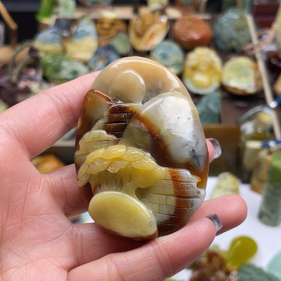 岫玉颈饰未镶嵌花玉原皮山水