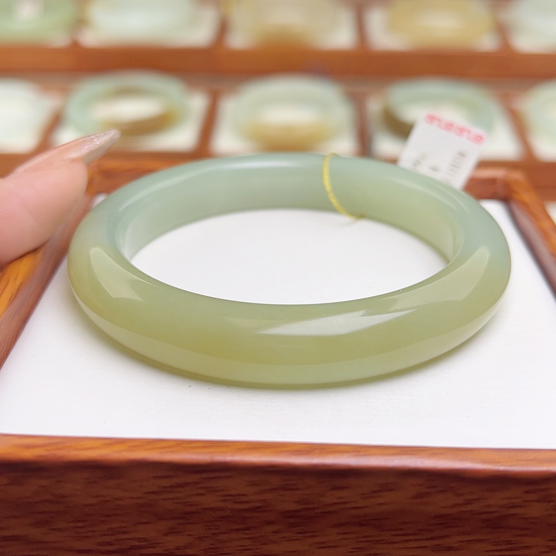 和田玉手镯未镶嵌57