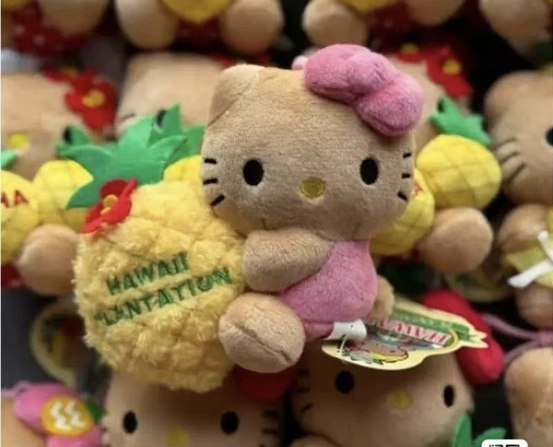 夏威夷菠萝园侧坐抱萝KT玩偶挂件