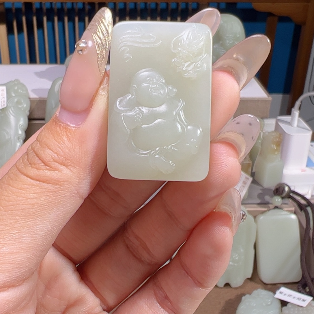 颈饰未镶嵌和田玉（糖玉）