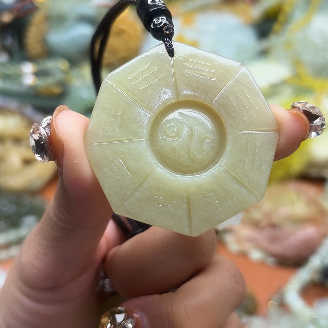 蛇纹石玉未镶嵌吊坠