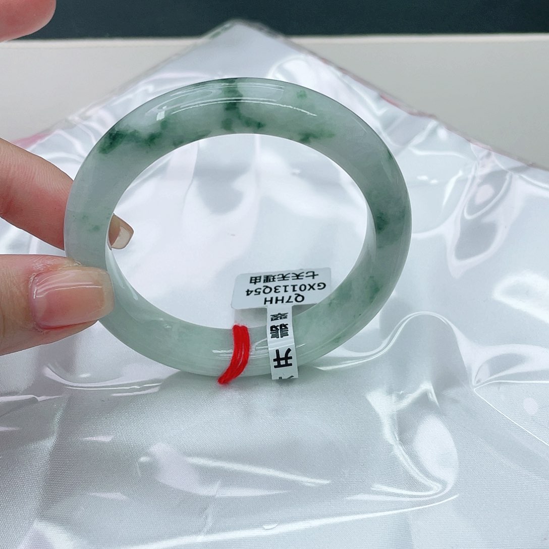 翡翠手镯未镶嵌正55