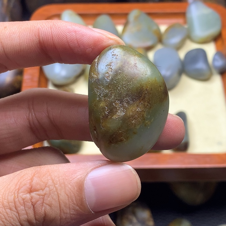 温***玉和田玉未镶嵌颈饰