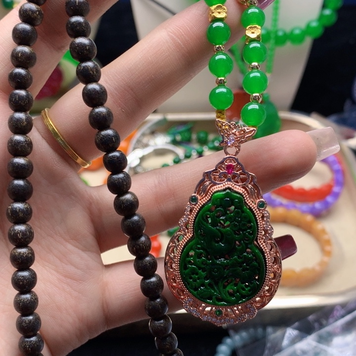 翡翠颈饰未镶嵌吊坠