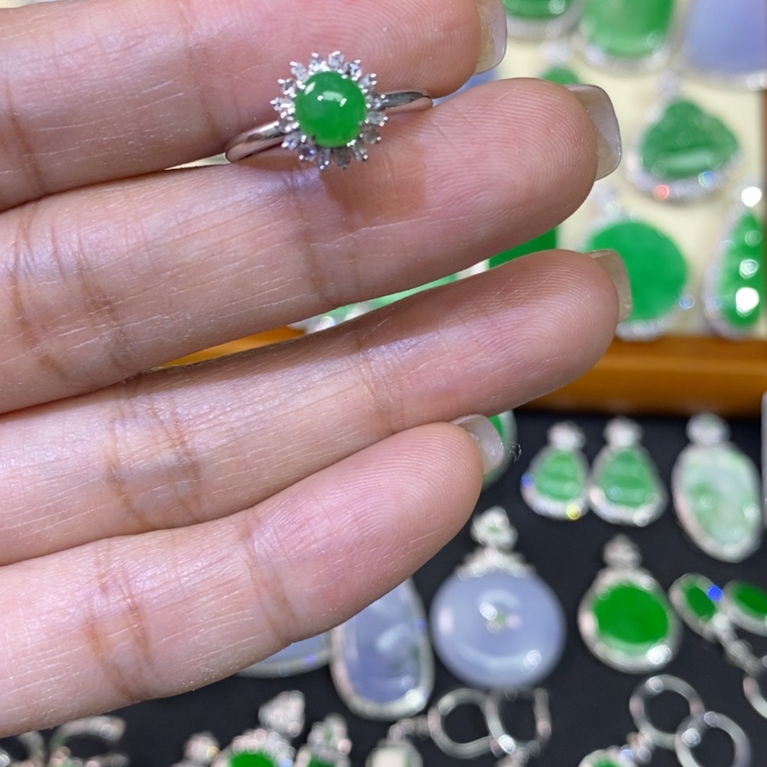 翡翠戒指18K金镶嵌戒指