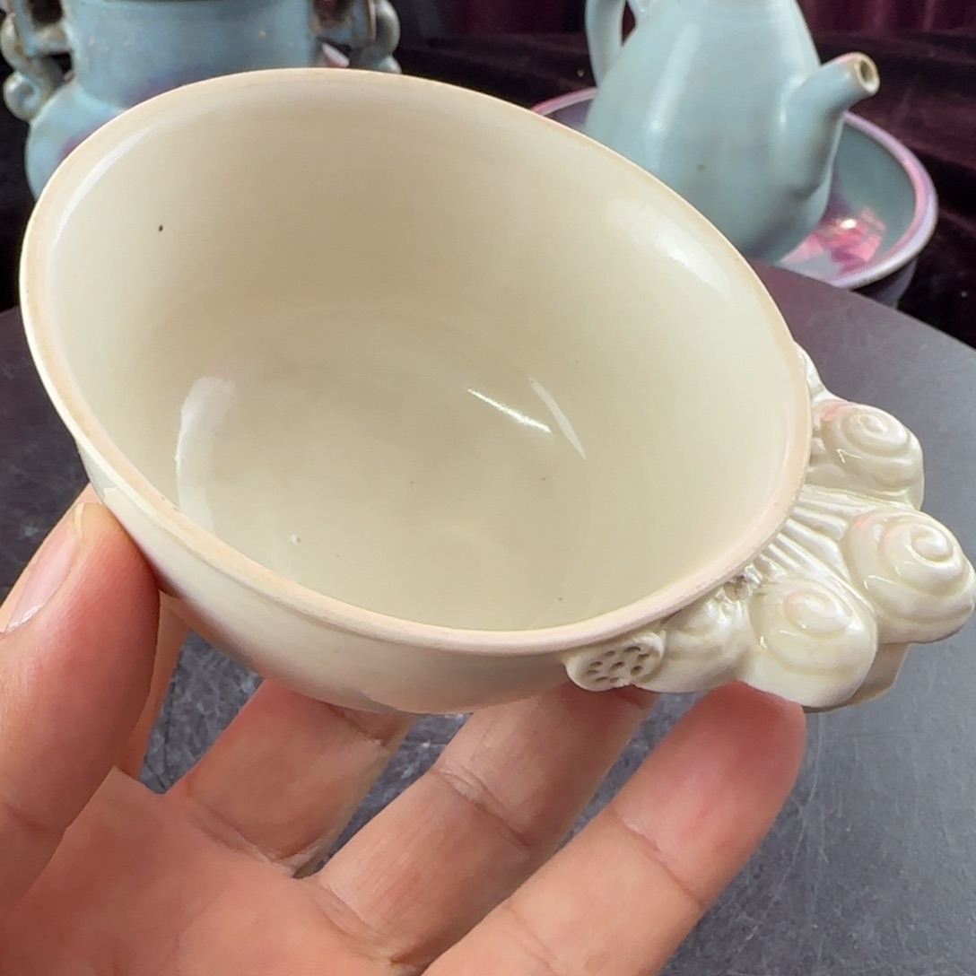 壶似***@定窑杯子器型规整