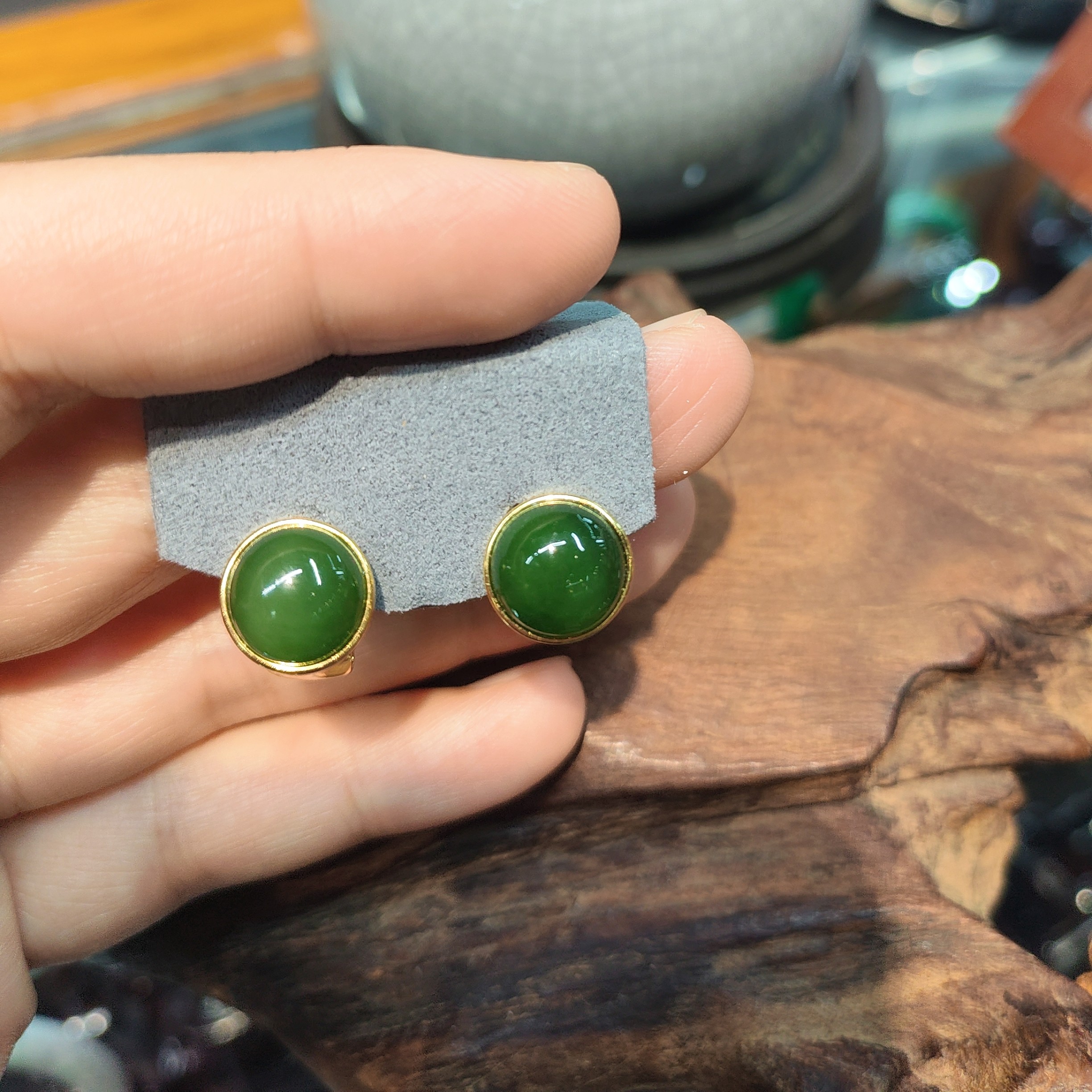 和田碧玉猫眼耳饰