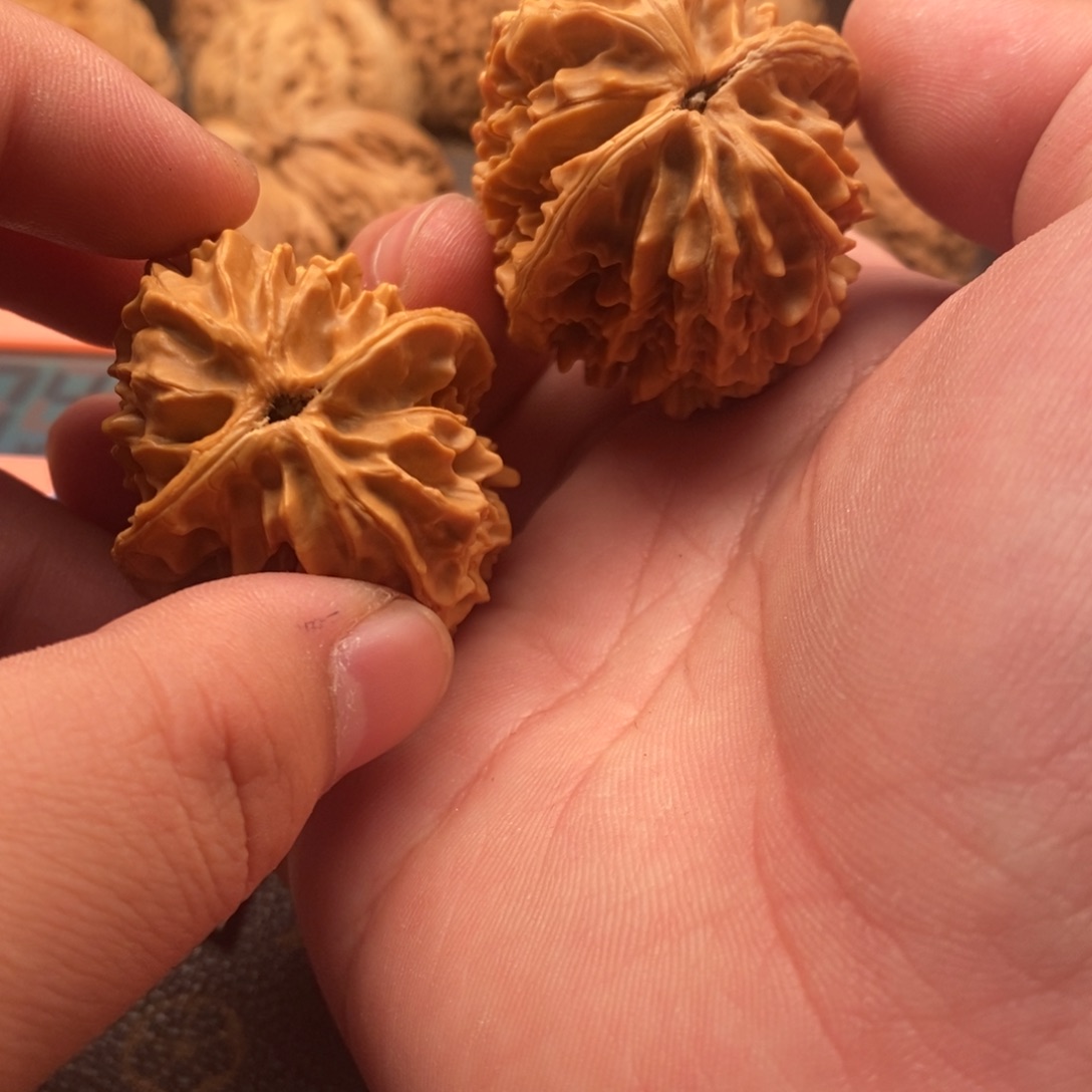 文玩核桃吊坠元宝