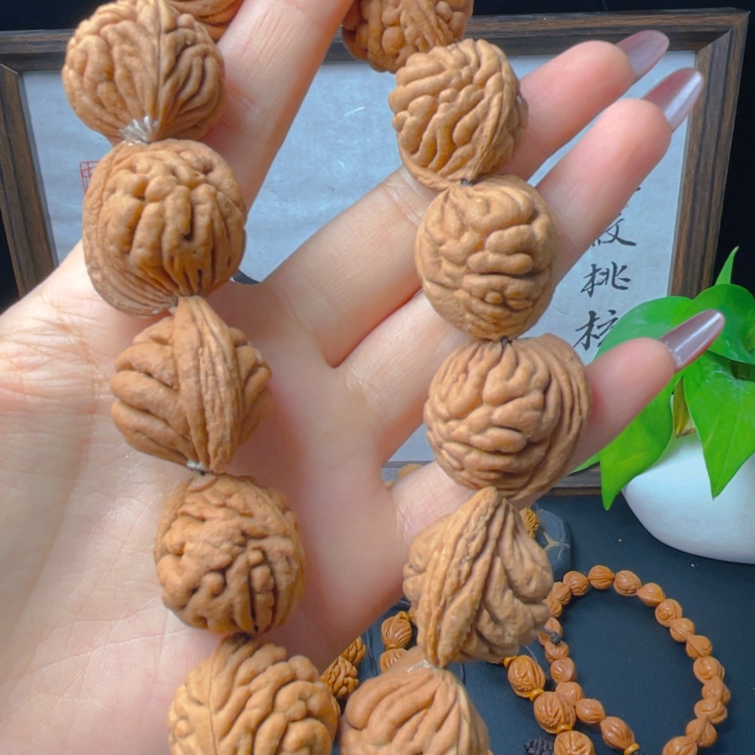 好***連秦岭龙纹桃核手串