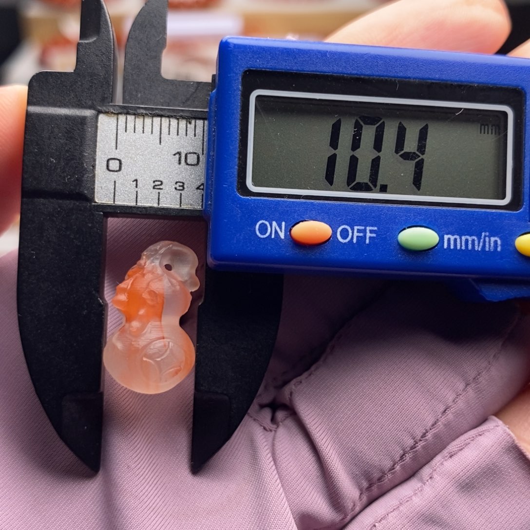 南红玛瑙配饰未镶嵌有矿点瑕疵