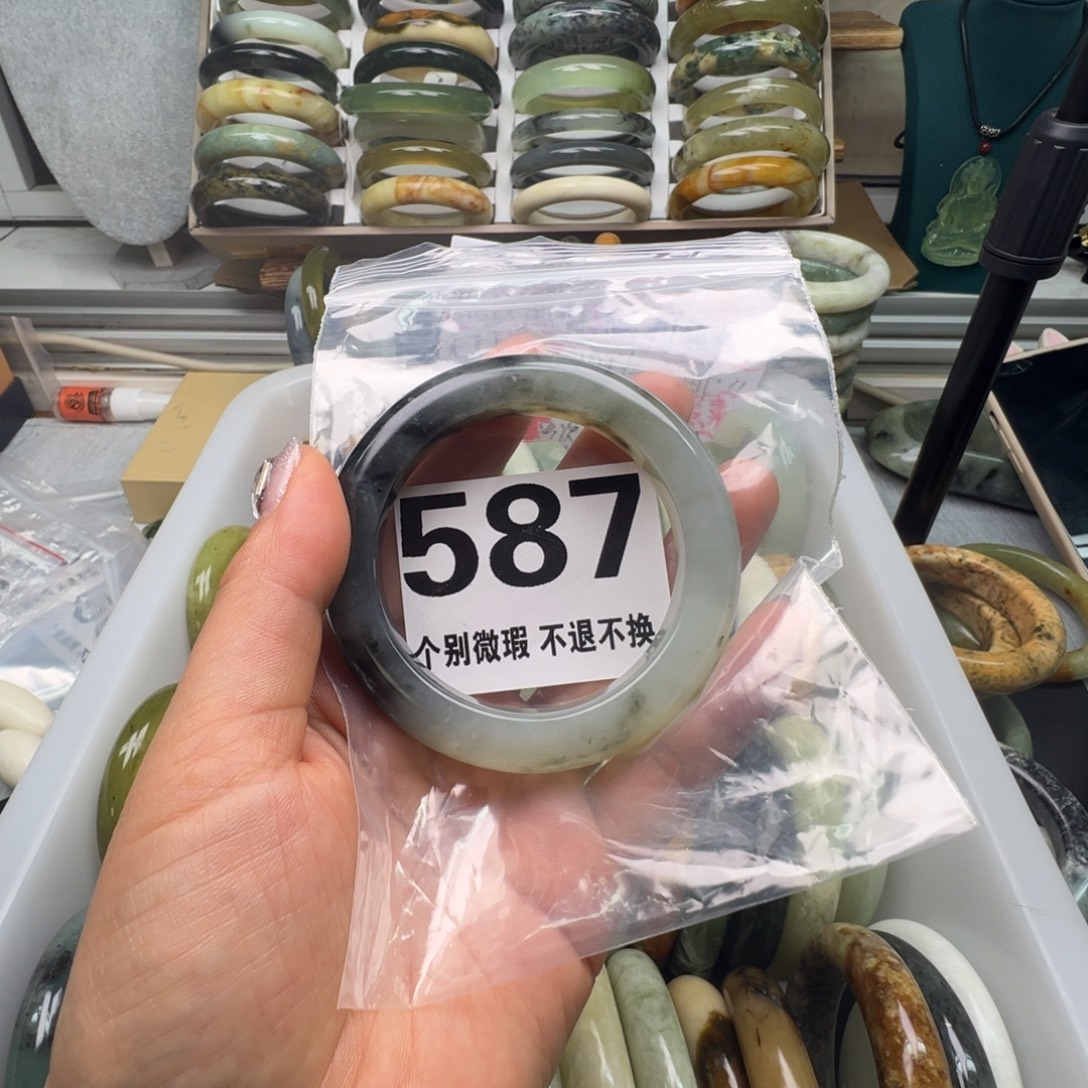 柒***月蛇纹石玉未镶嵌手镯587