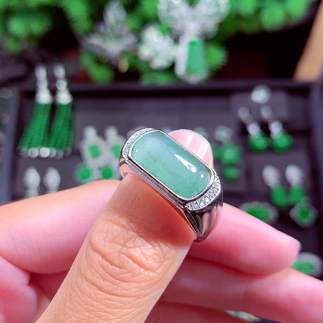 颈饰未镶嵌翡翠天然