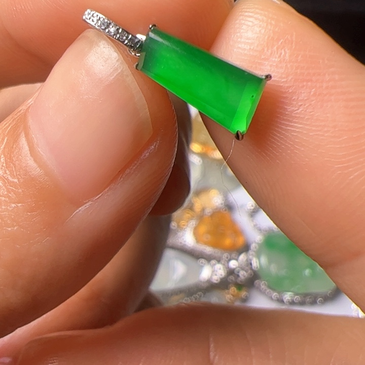 翡翠18K金镶嵌吊坠(不含链)翡翠吊坠项链