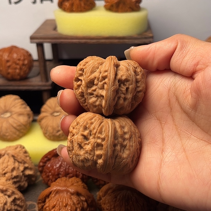 文玩核桃吊坠元宝