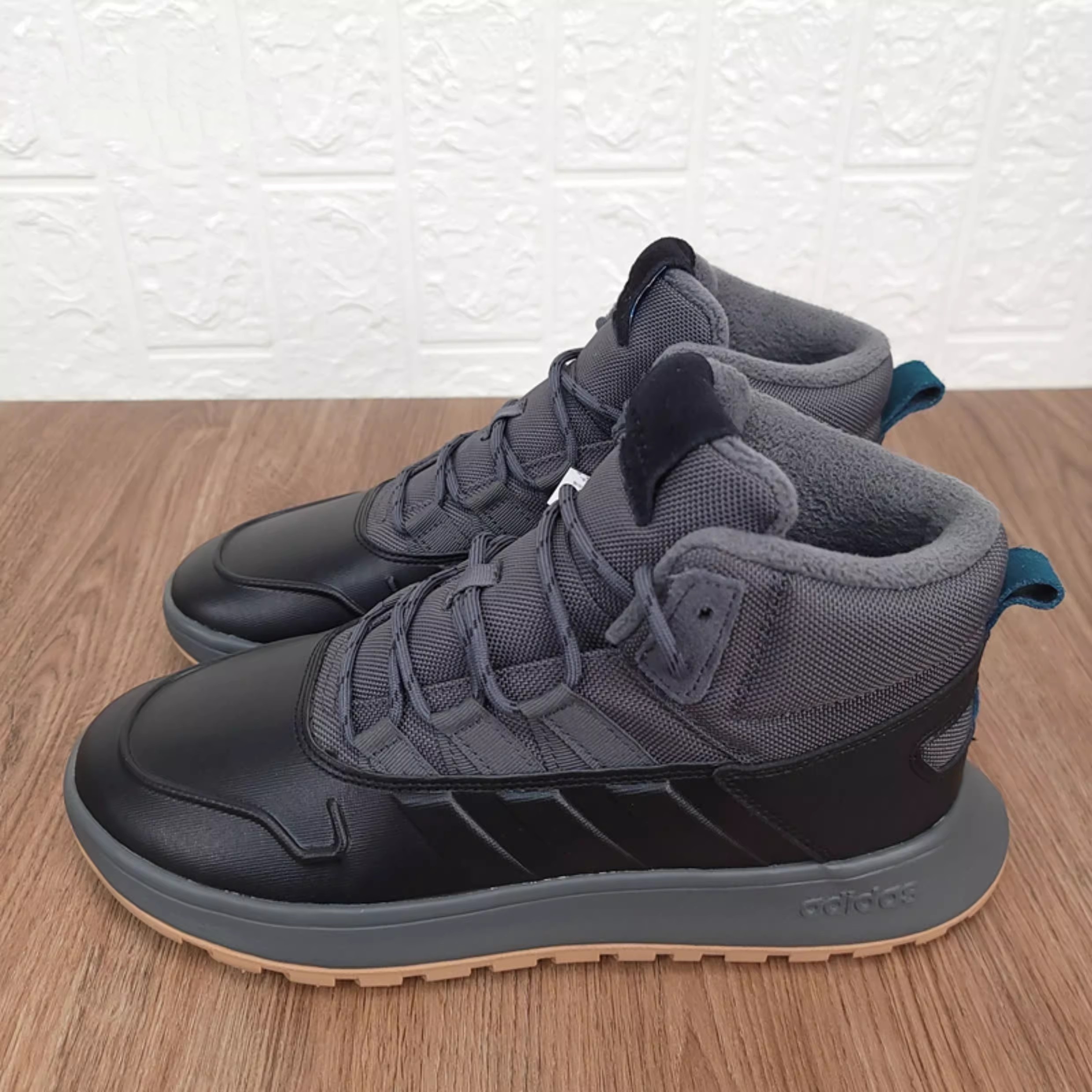 Adidas阿迪达斯男款冬季加绒保暖高帮防滑运动休闲鞋EE9706鞋子