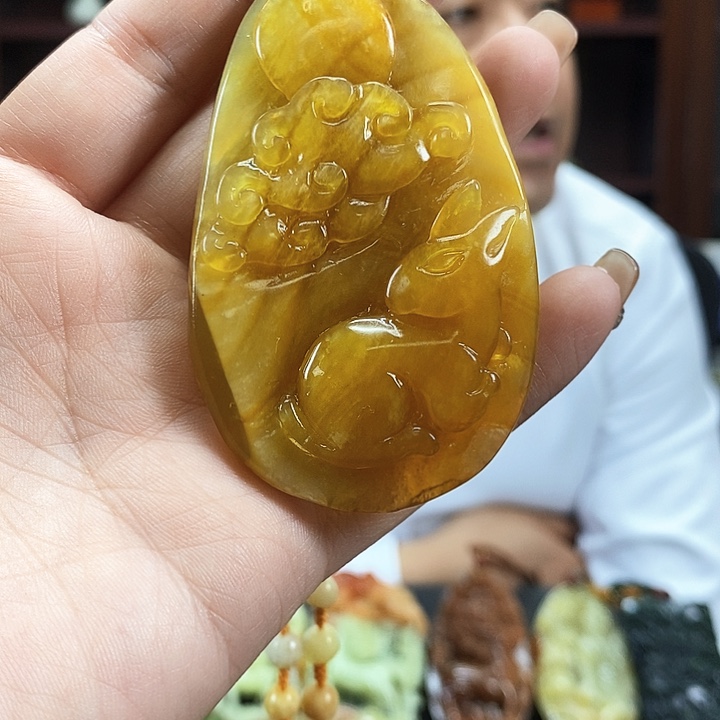 蛇纹石玉吊坠未镶嵌