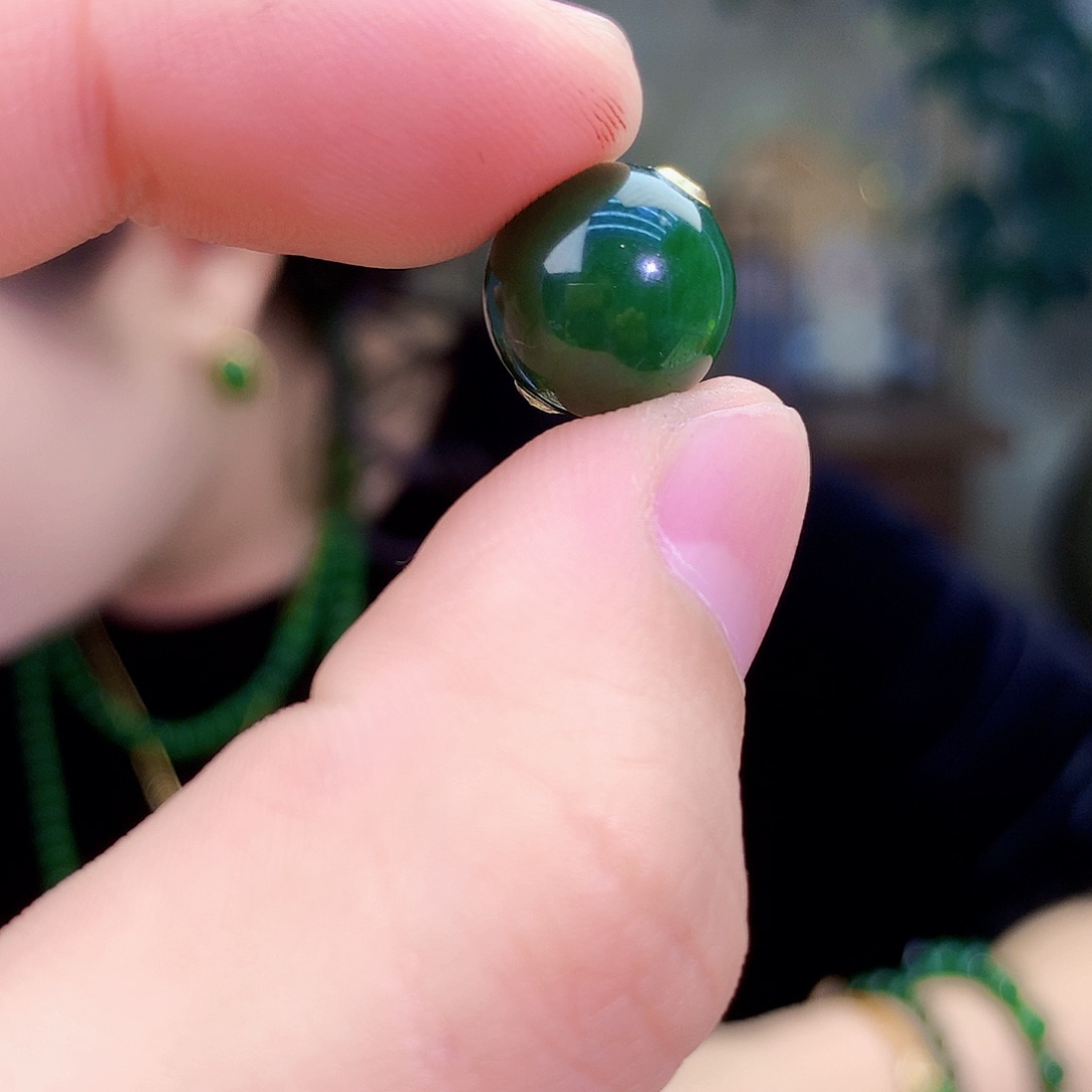 吊坠(不含链)18K金镶嵌和田玉（碧玉）加铜链