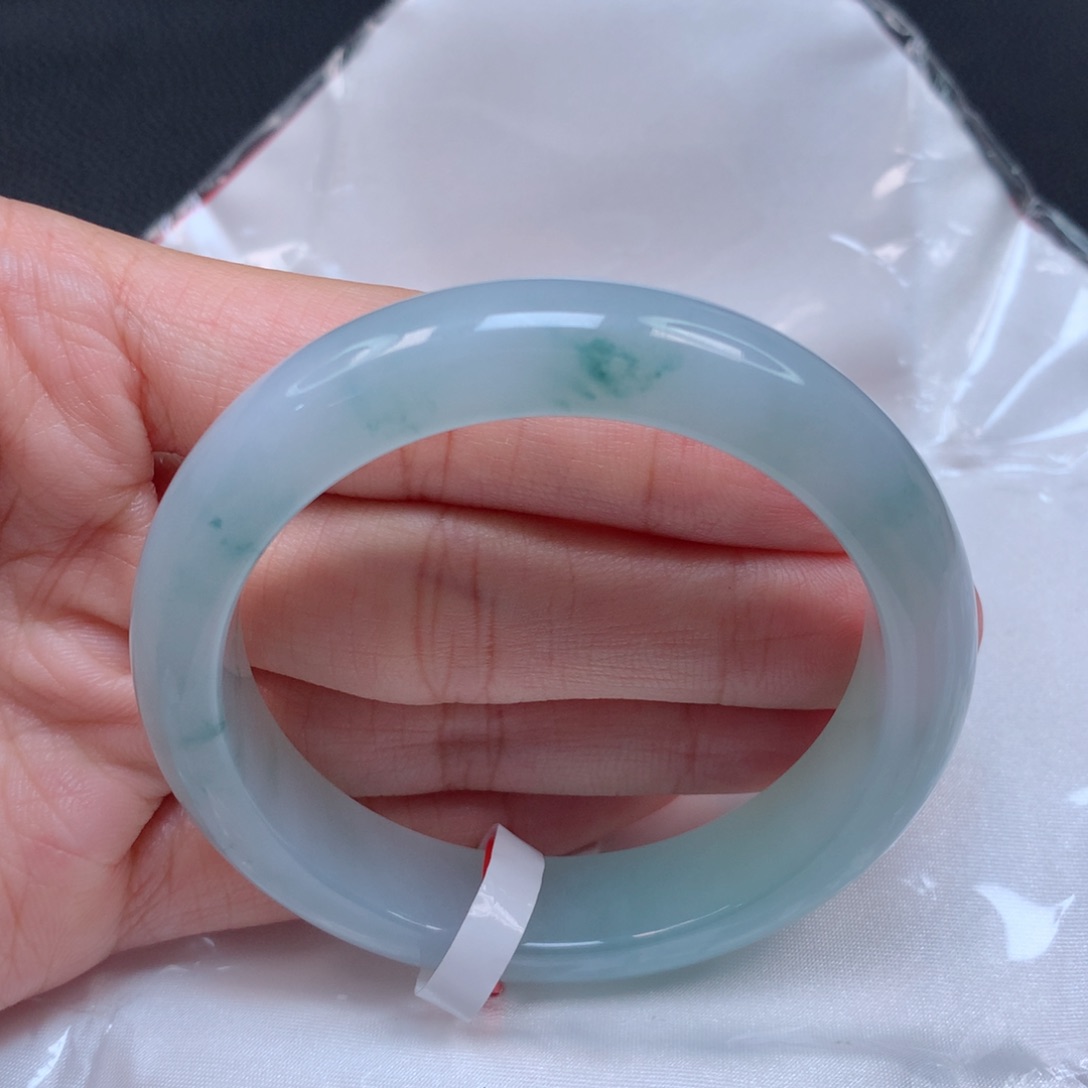 翡翠手镯未镶嵌天然