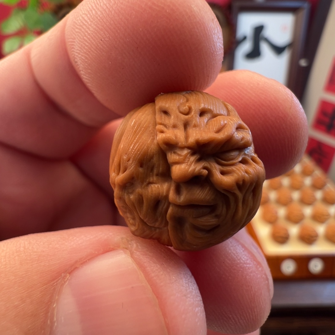 披***肠核桃吊坠1.8+多面骷髅恶僧