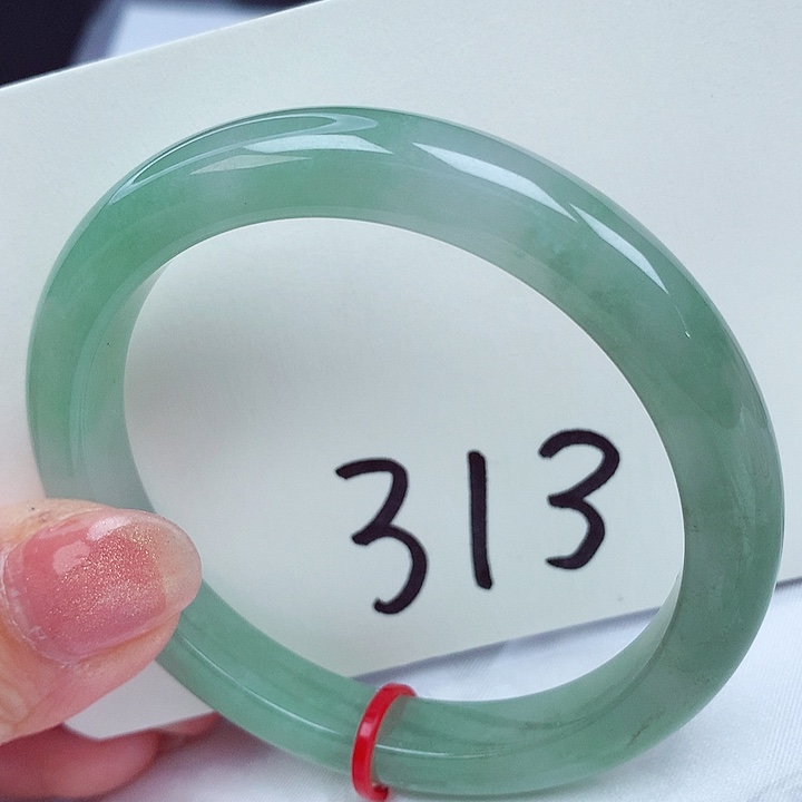 翡翠手镯未镶嵌翡翠