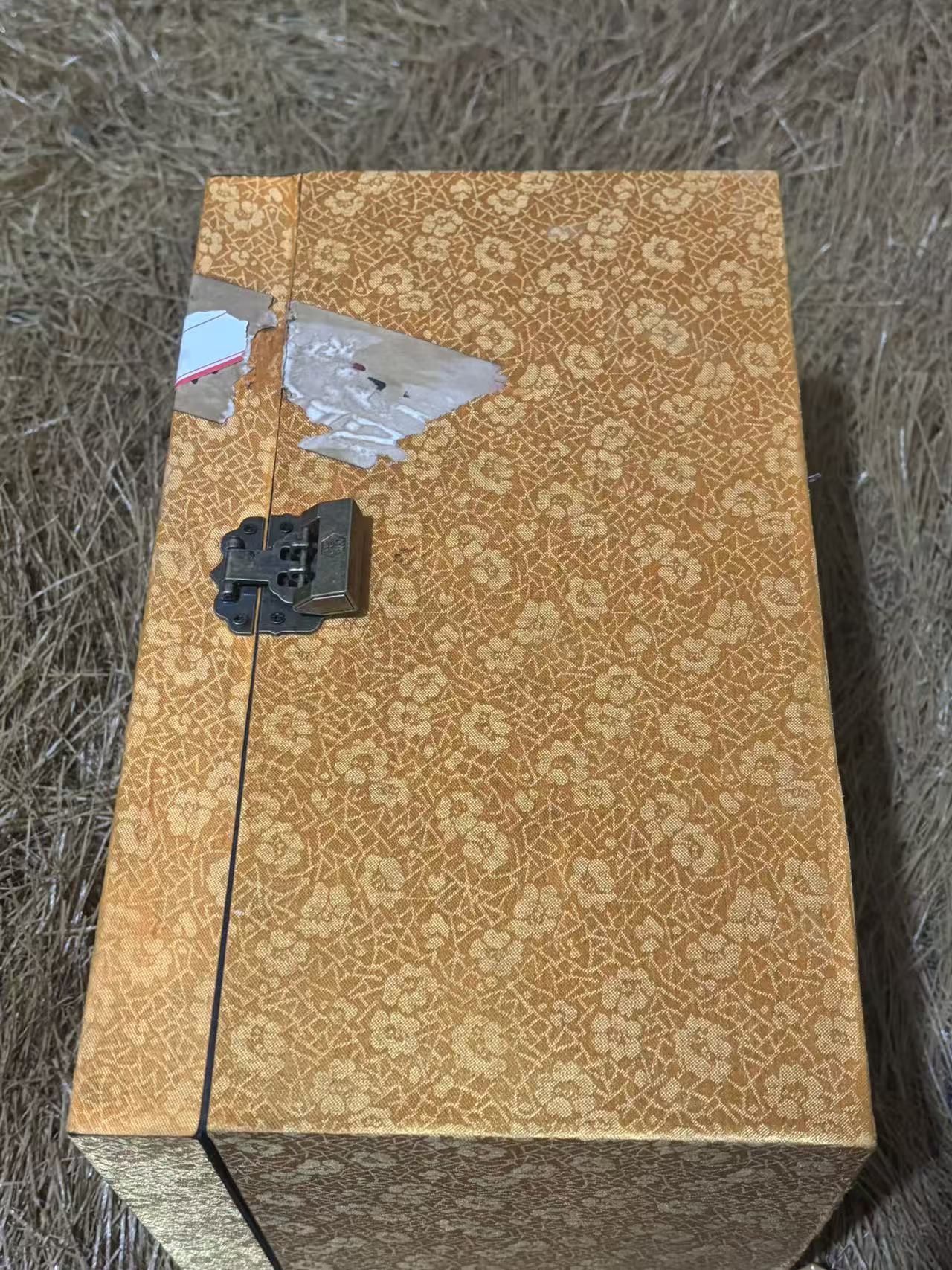 思彤甄选精品黄瓶摆件