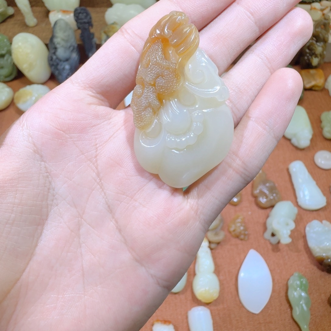 和田玉颈饰未镶嵌