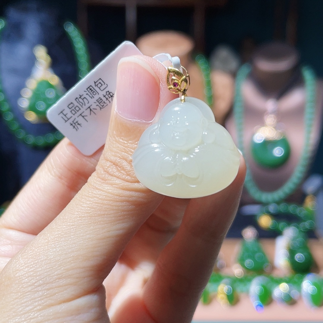 颈饰18K金镶嵌和田玉