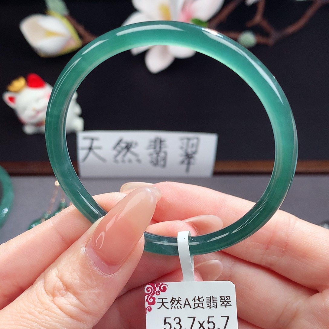 翡翠手镯（圆镯）未镶嵌真**香