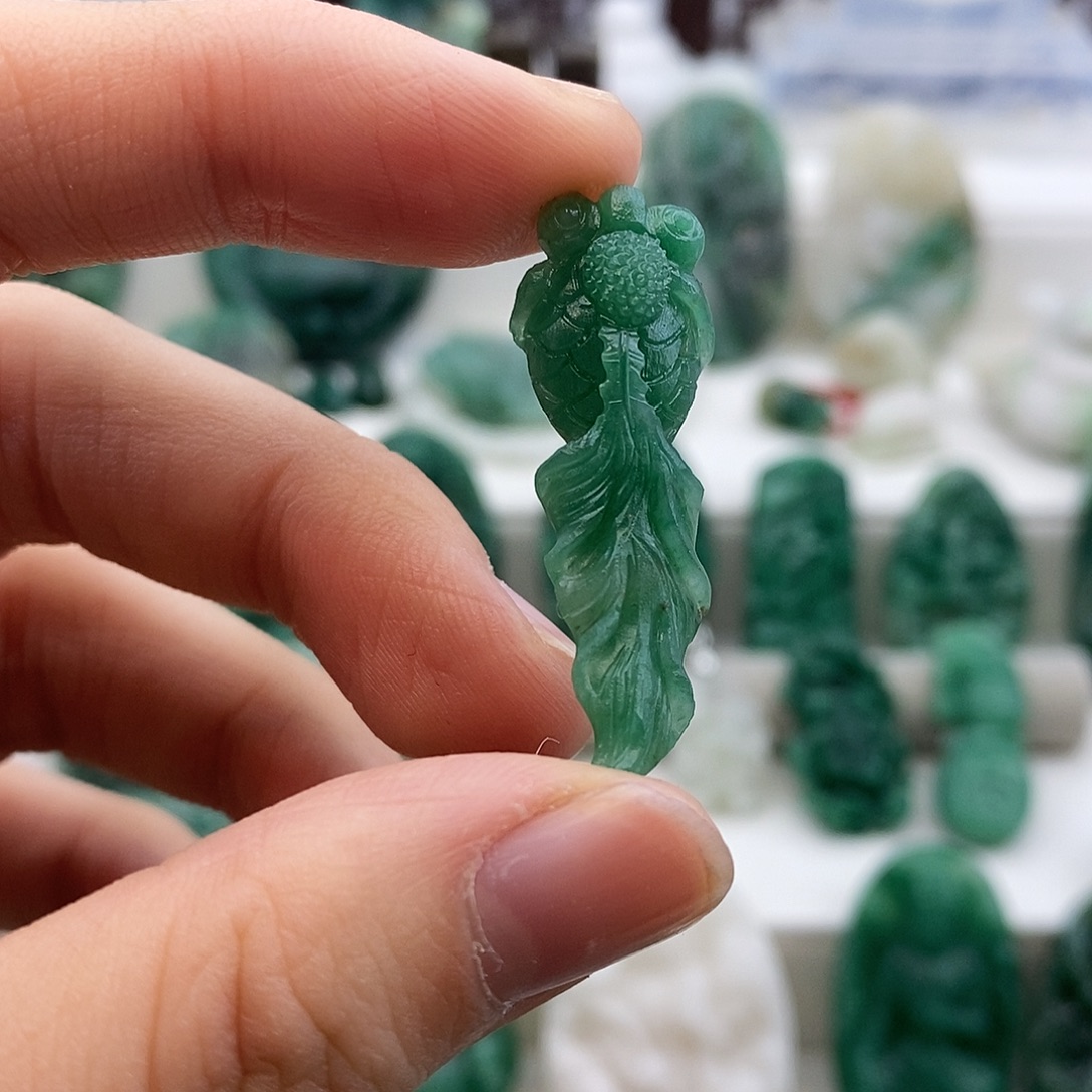 独山玉未镶嵌颈饰