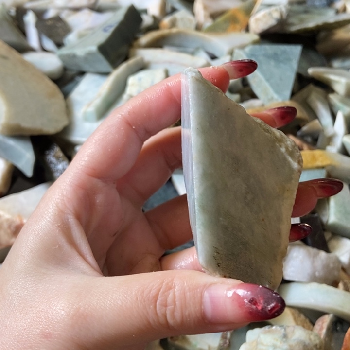 翡翠颈饰未镶嵌天然翡翠