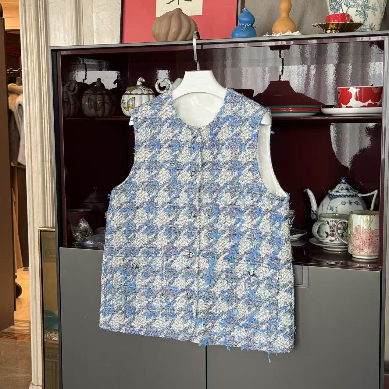 《天空之境》MYL 2025新品锦棉混纺小香马夹圆领无袖单排扣口袋马甲