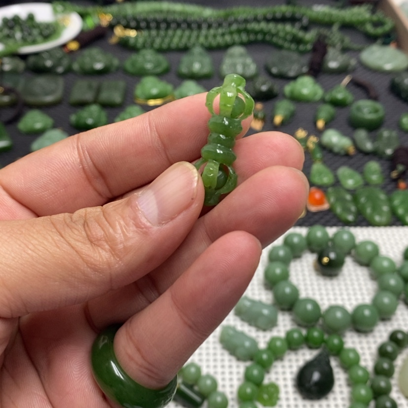 【闪购商品】和田玉（碧玉）颈饰未镶嵌阳*?