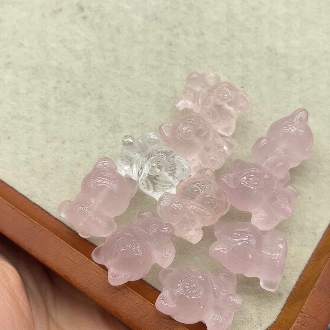 玛瑙/玉髓珠宝半成品未镶嵌水晶雕刻件一颗