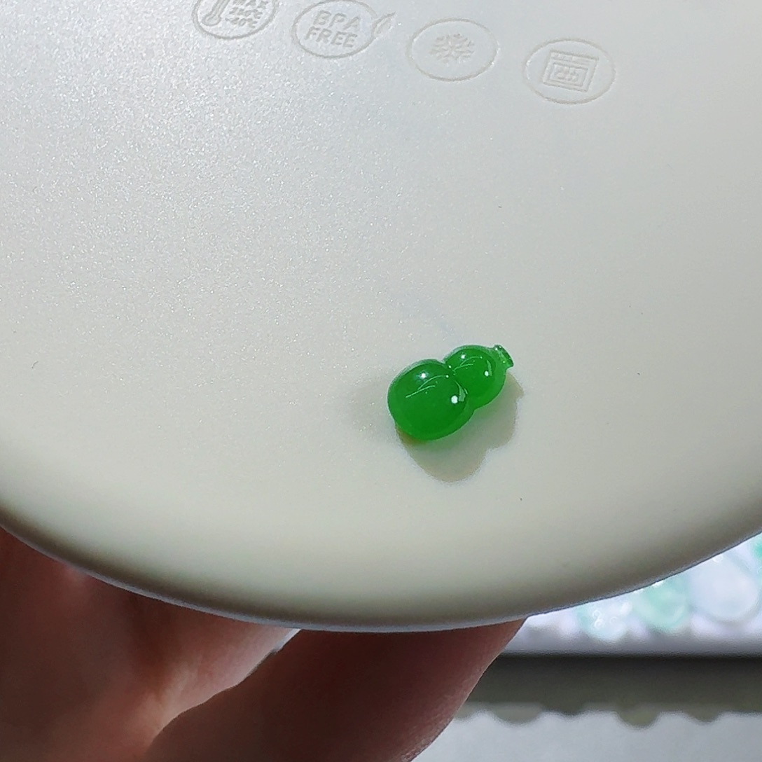 翡翠颈饰未镶嵌葫芦
