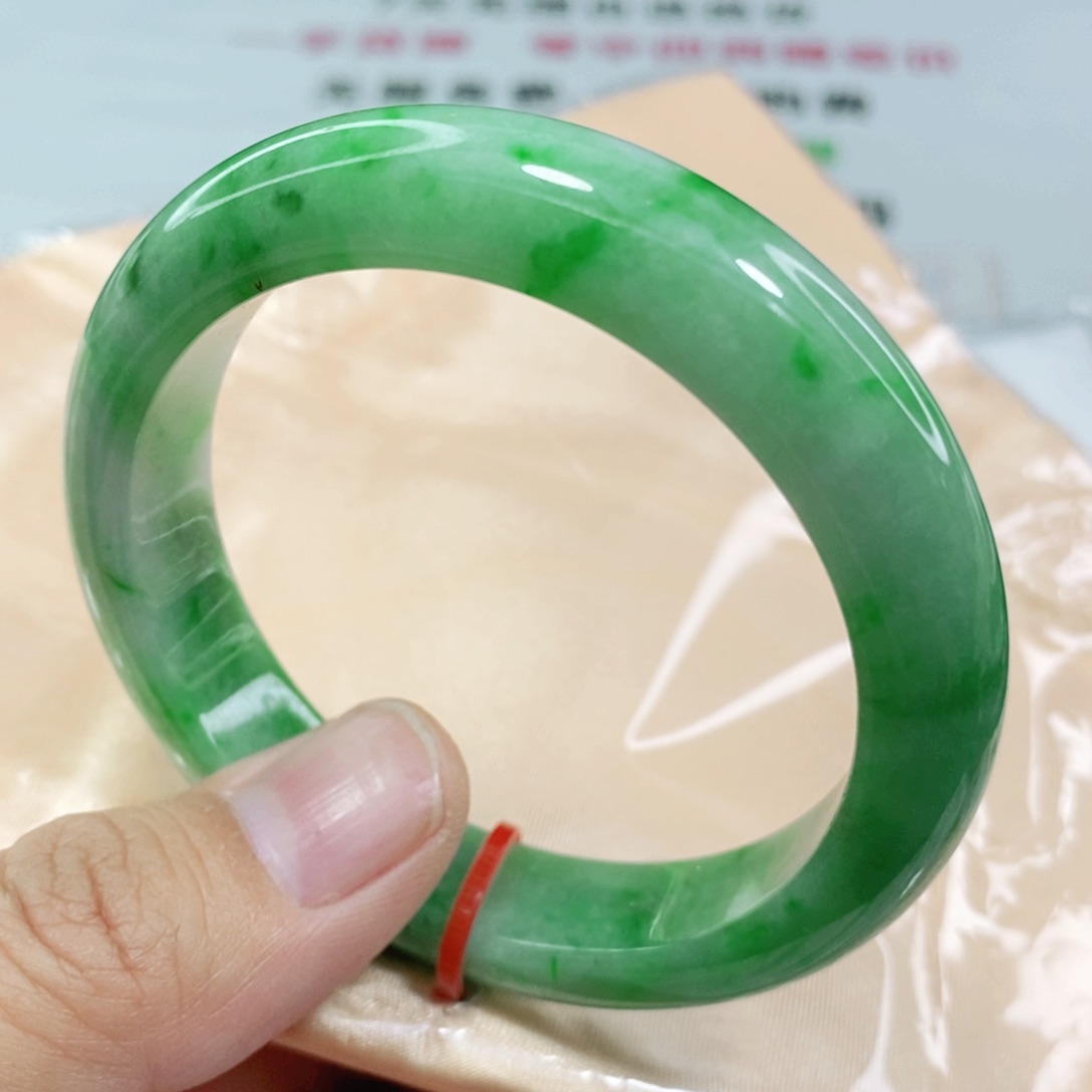 翡翠手镯未镶嵌54圈口