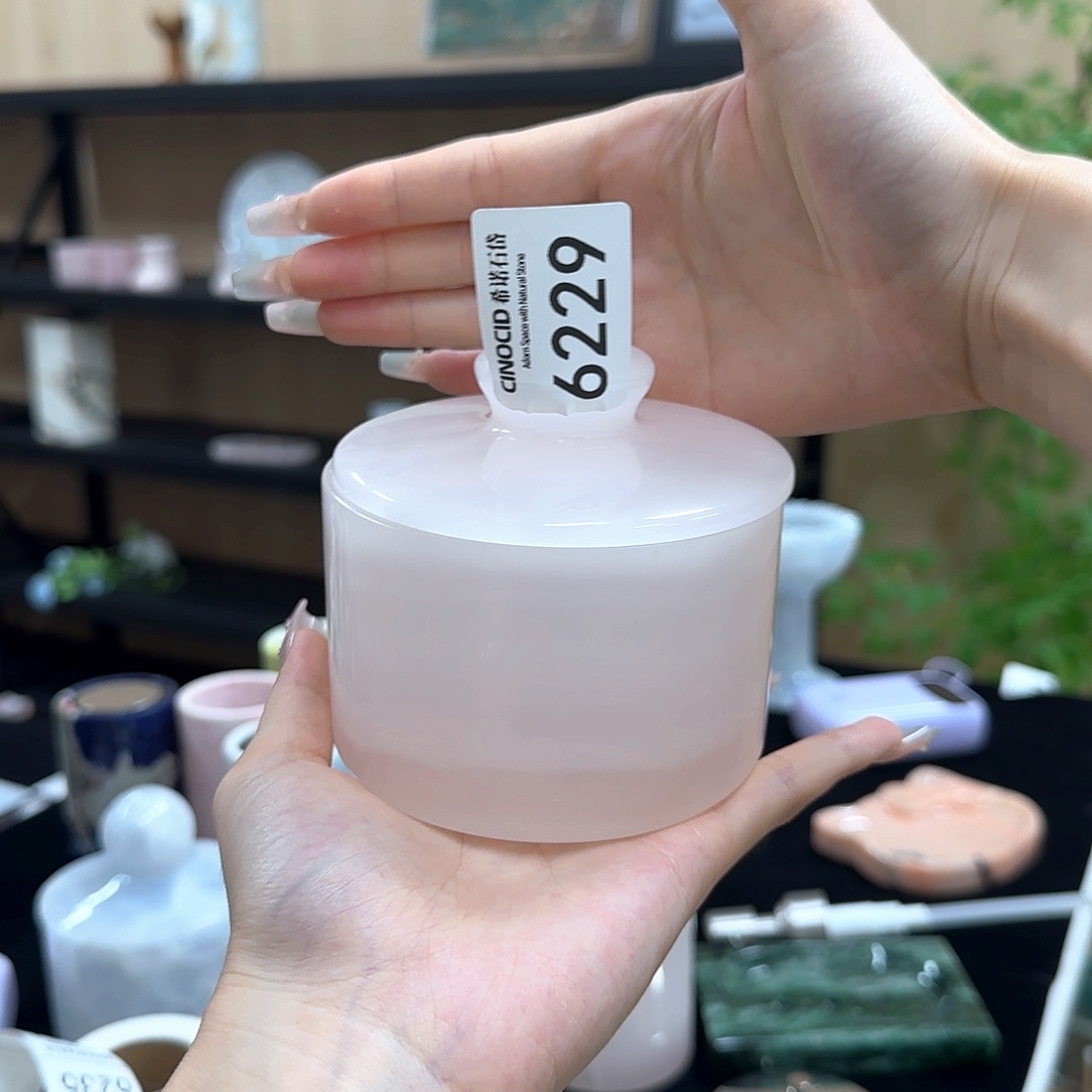 石材龙****26229 粉玉储物罐 福利