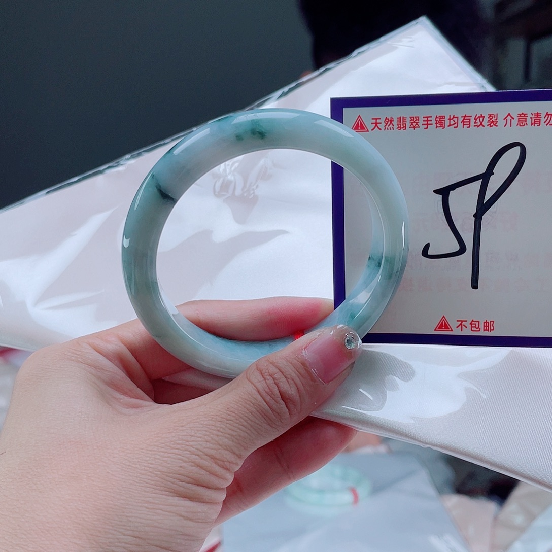 翡翠未镶嵌手镯翡翠