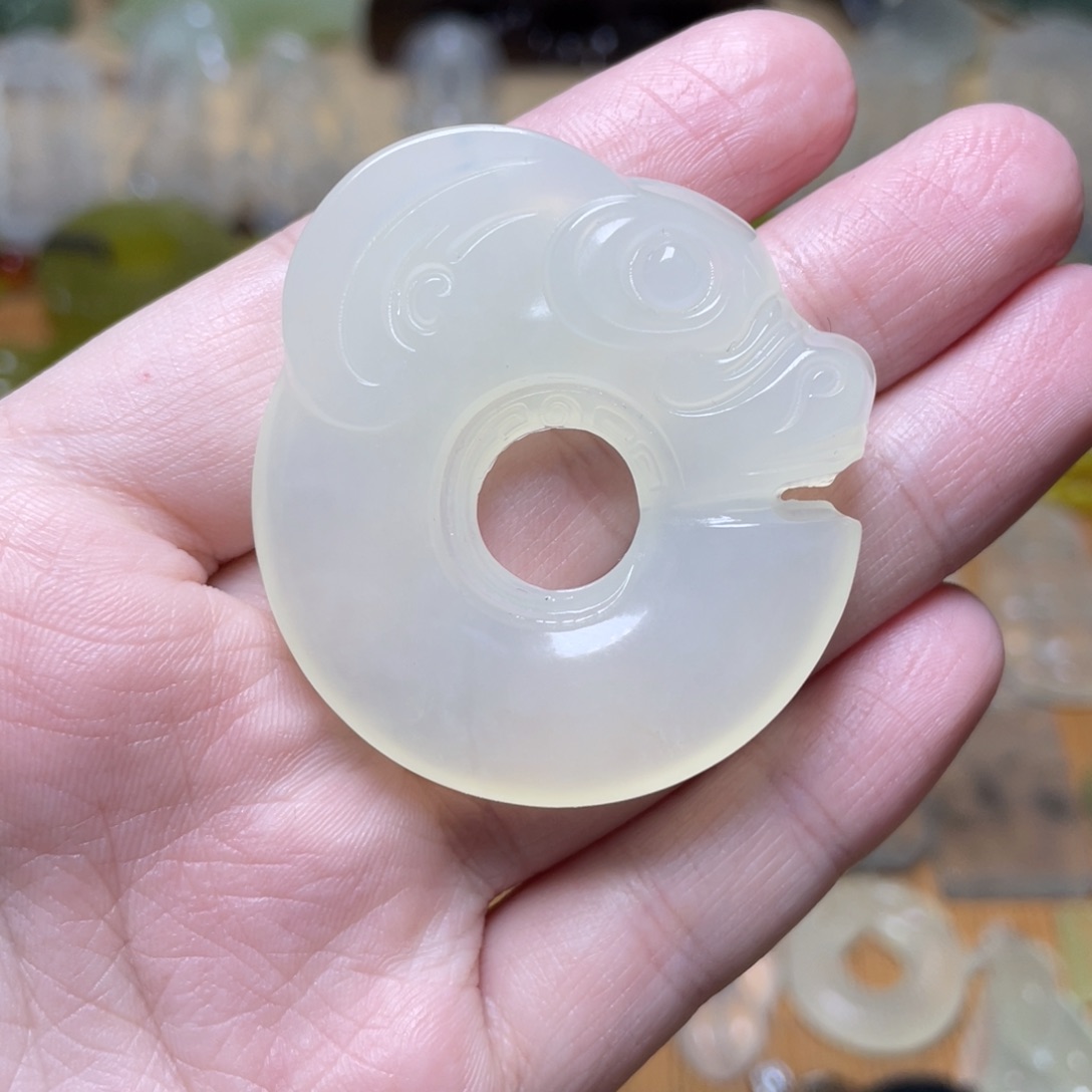 蛇纹石玉吊坠未镶嵌