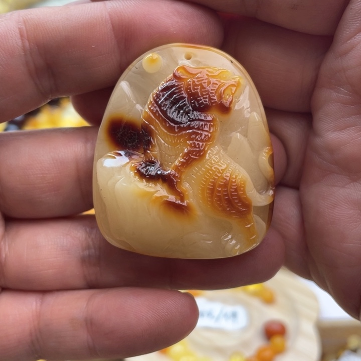 蜜蜡手串未镶嵌吊坠