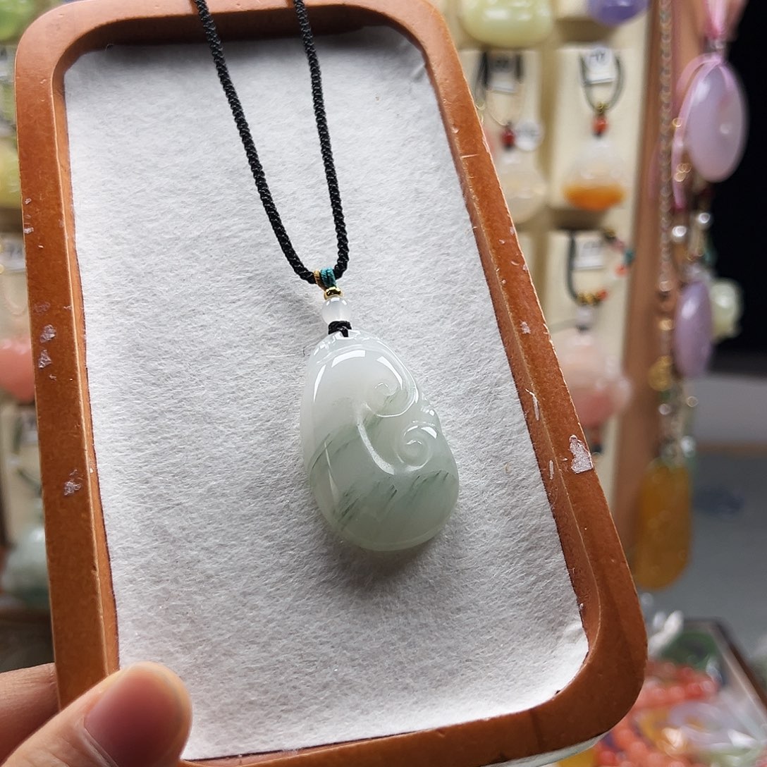 石英质玉合金颈饰