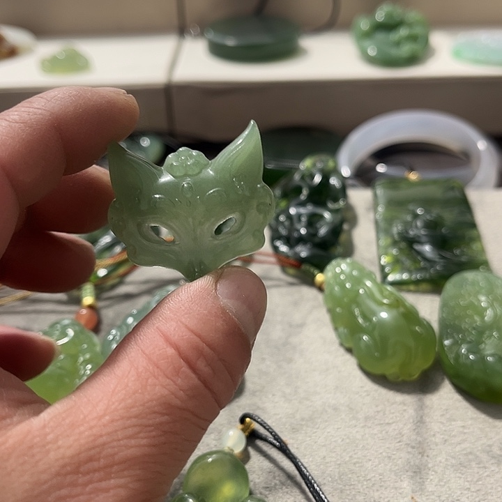 蛇纹石玉未镶嵌挂坠时来运转