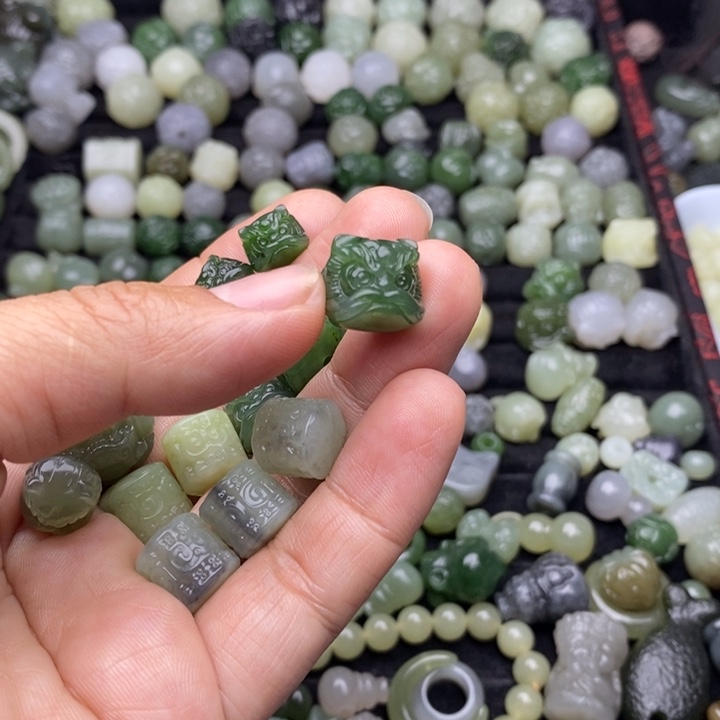 漫***阳和田玉未镶嵌颈饰